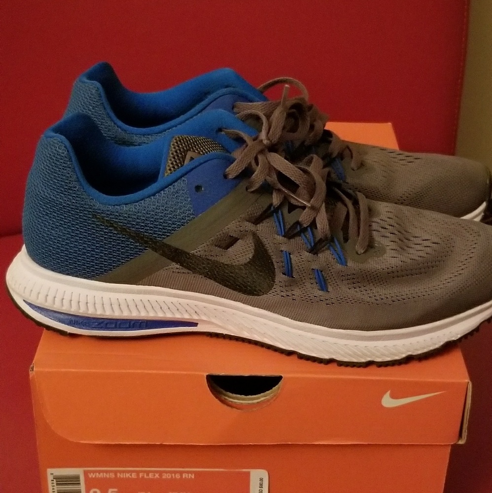 Nike - Picture 3 of 3